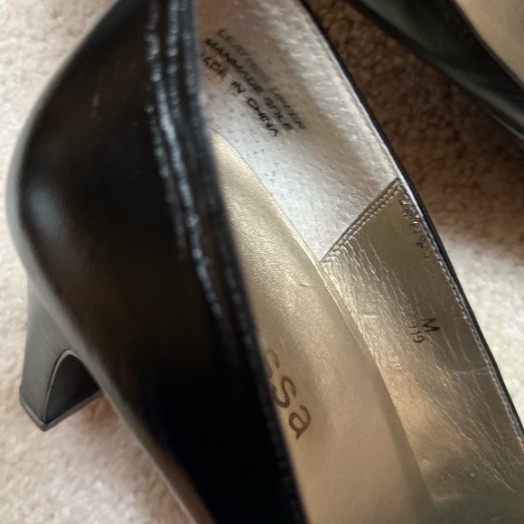 Caress’s Great Condition Black Leather Heels - Picture 6 of 6